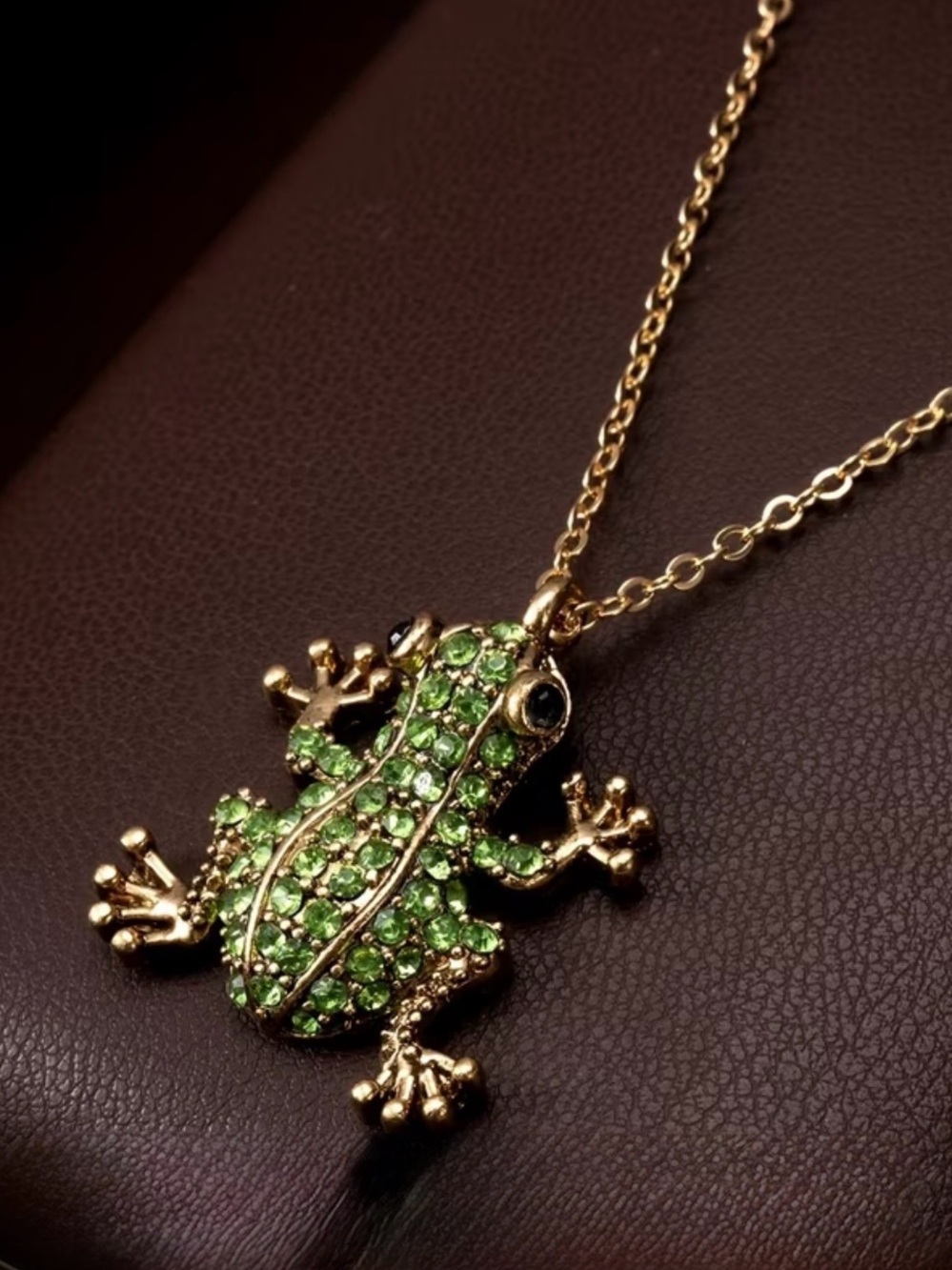 Gold and Green Frog Pendant Necklace chain 17” with 2” extension frog 1” long - Picture 9 of 10